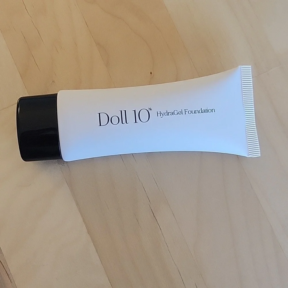 NWT Doll 10 Doll Vault Hydragel Foundation-Deep